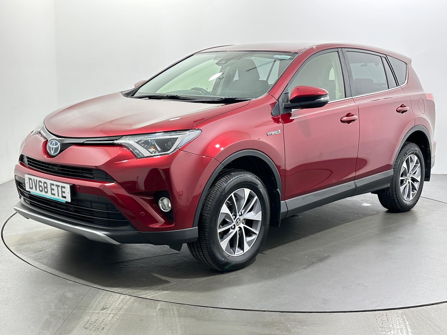 Used Toyota RAV4 2018 for sale - 77016120: Photo 4