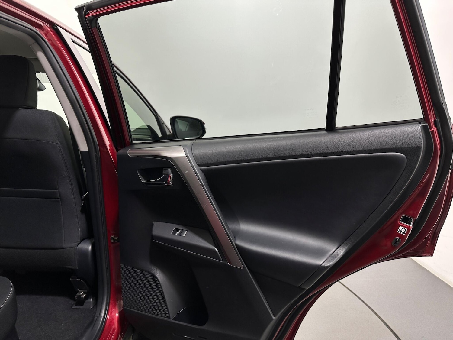 Used Toyota RAV4 2018 for sale - 77016120: Photo 40