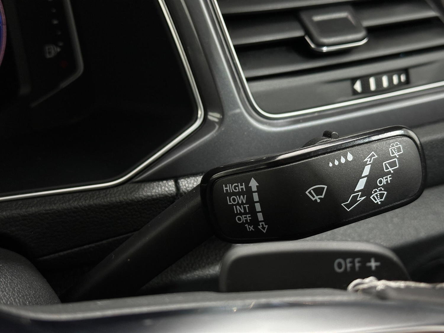 Used Volkswagen T-Roc for sale - 78085740: Photo 16