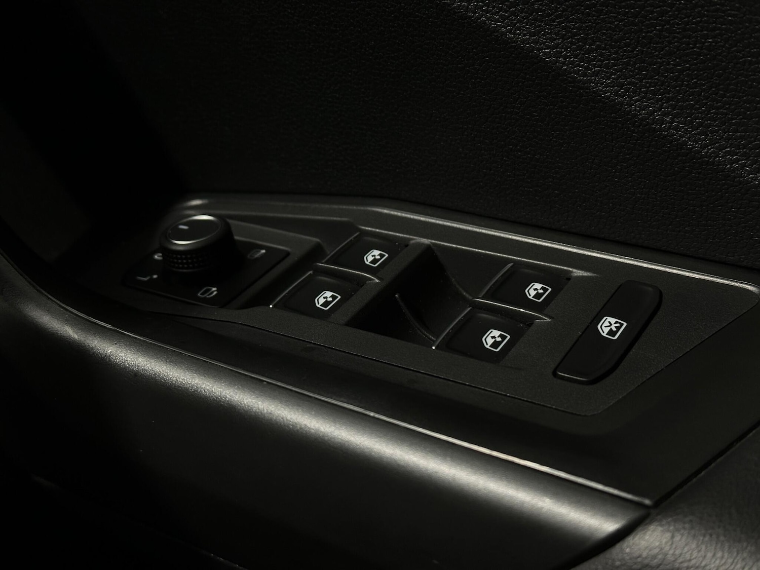 Used Volkswagen T-Roc for sale - 78085740: Photo 18