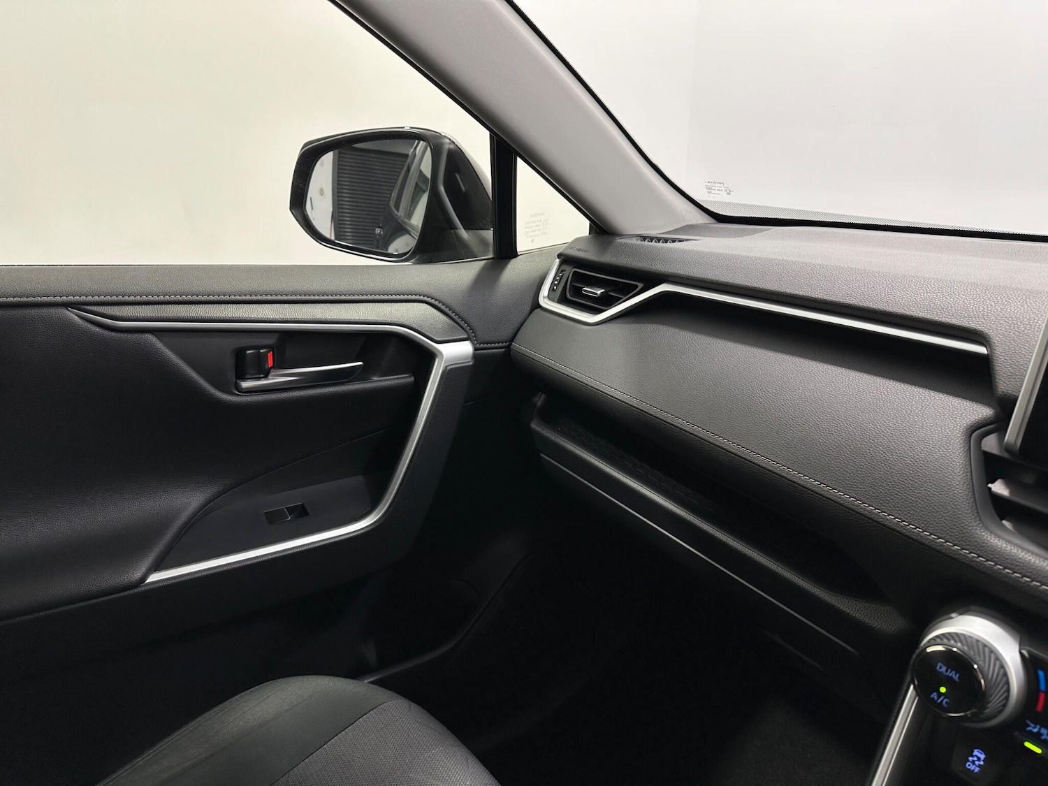 Used Toyota RAV4 2020 for sale - 76878817: Photo 25