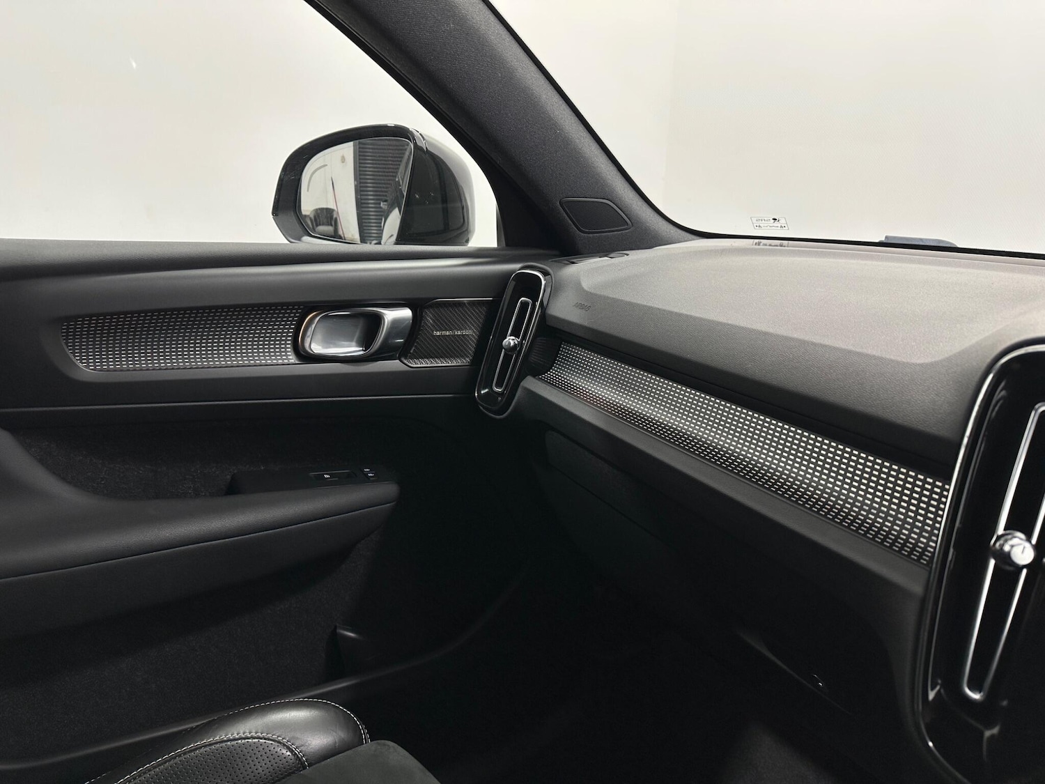 Used Volvo XC40 2019 for sale - 78007376: Photo 28