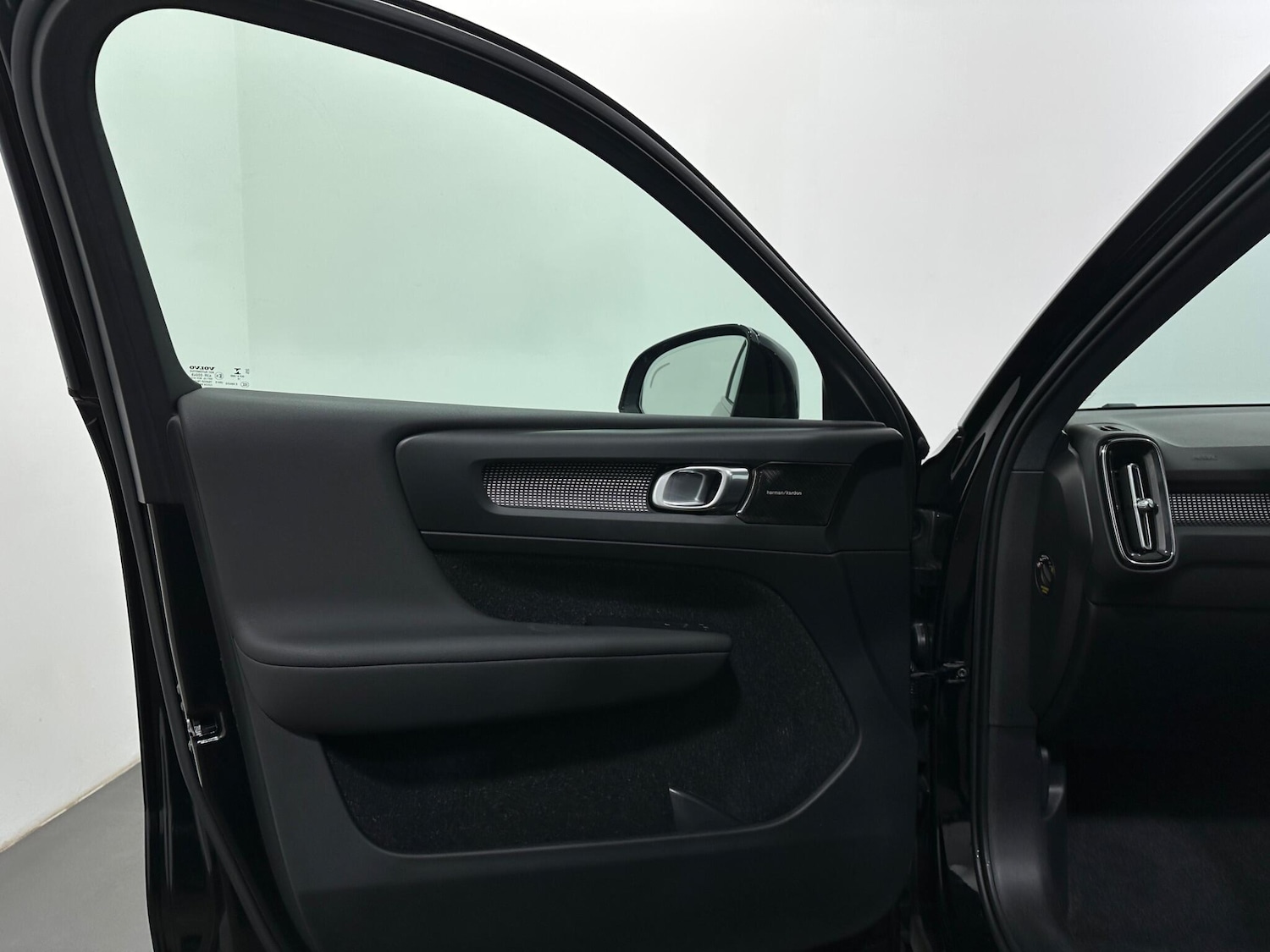Used Volvo XC40 2019 for sale - 78007376: Photo 39