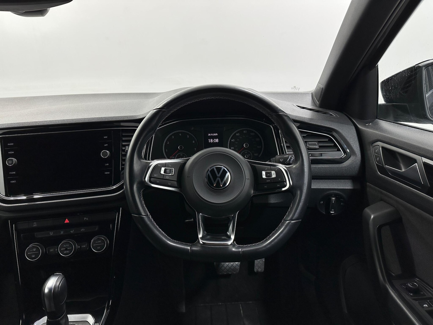 Used Volkswagen T-Roc 2020 for sale - 76878936: Photo 12