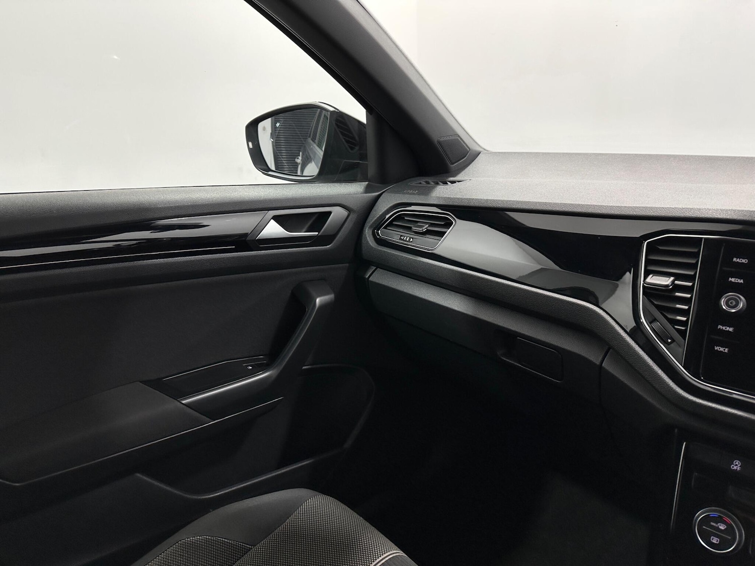 Used Volkswagen T-Roc 2020 for sale - 76878936: Photo 25