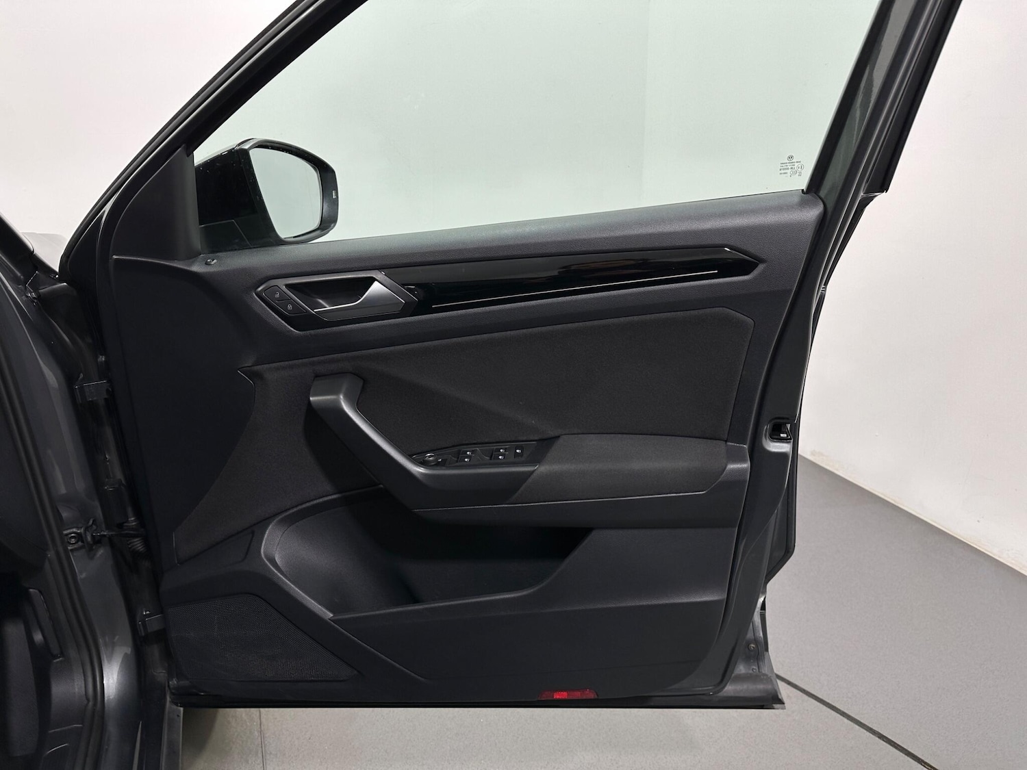 Used Volkswagen T-Roc 2020 for sale - 76878936: Photo 31