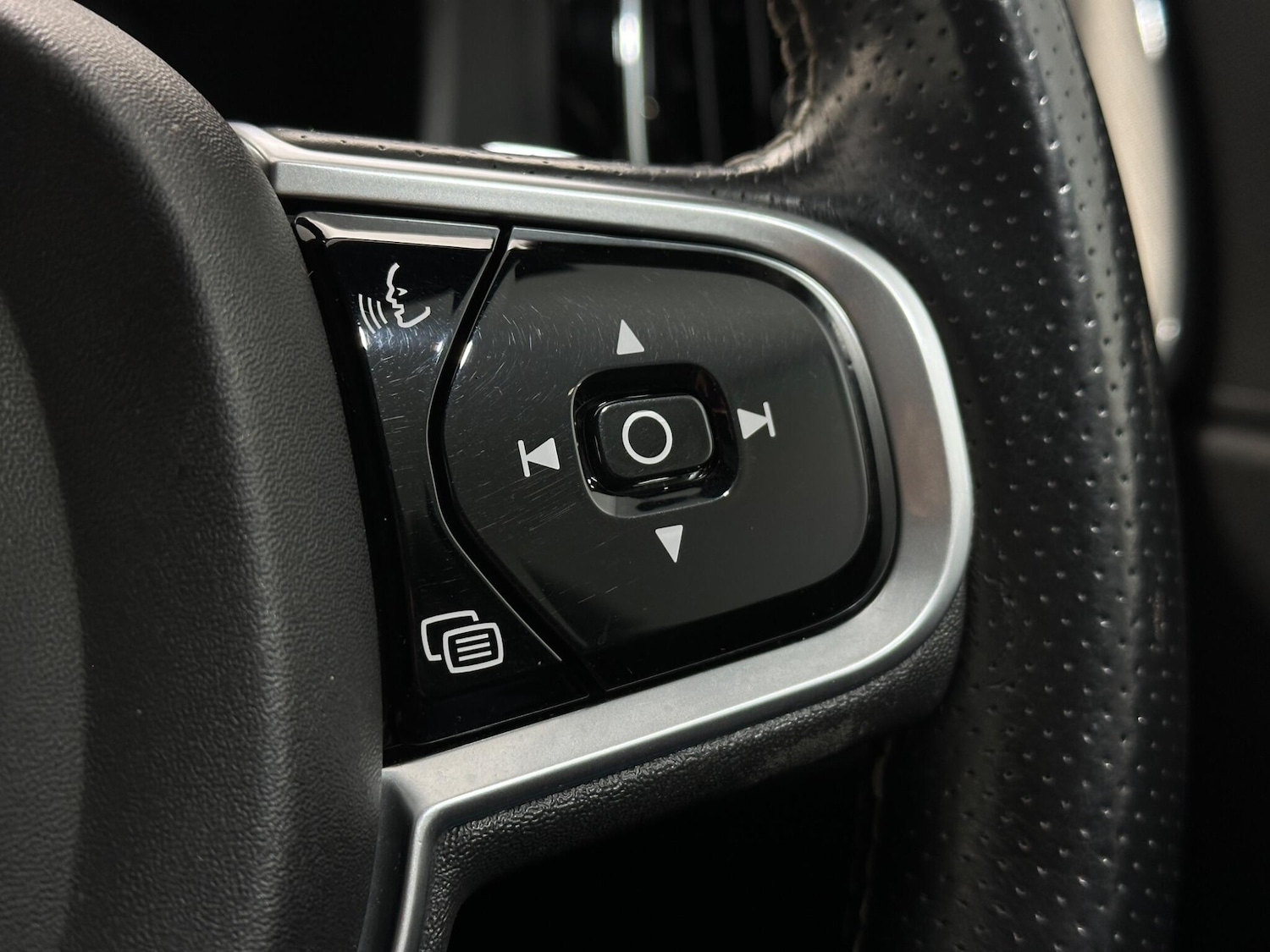 Used Volvo XC60 2018 for sale - 78007305: Photo 15