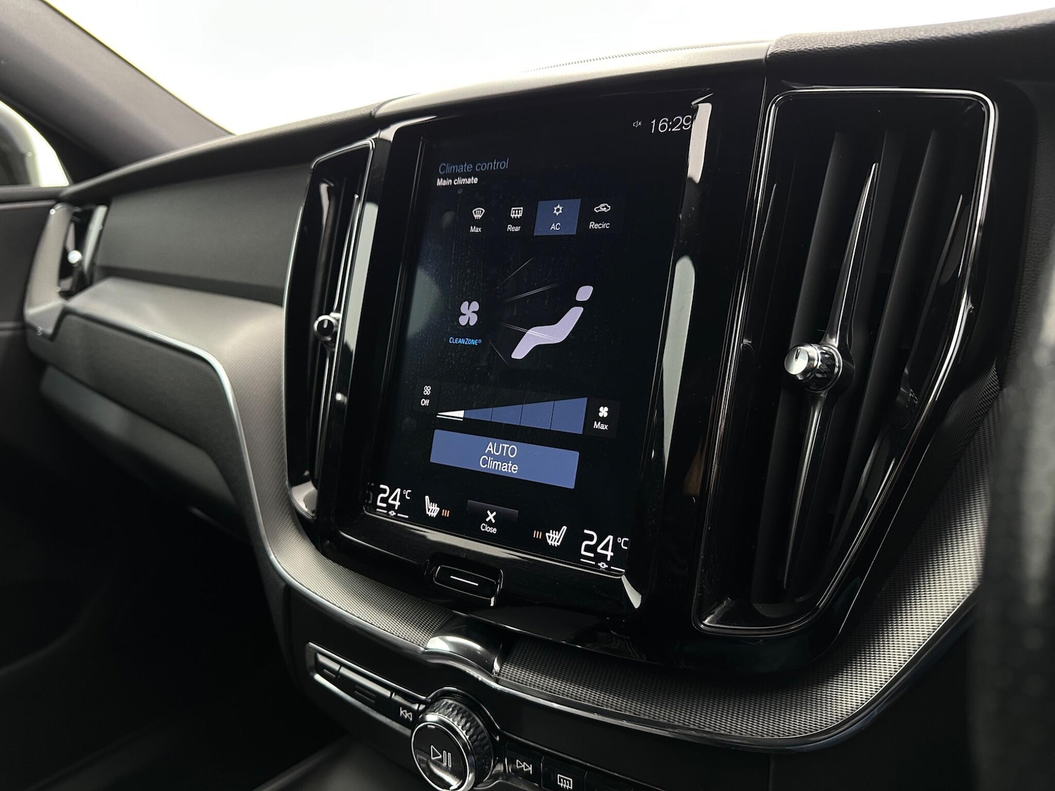 Used Volvo XC60 2018 for sale - 78007305: Photo 24