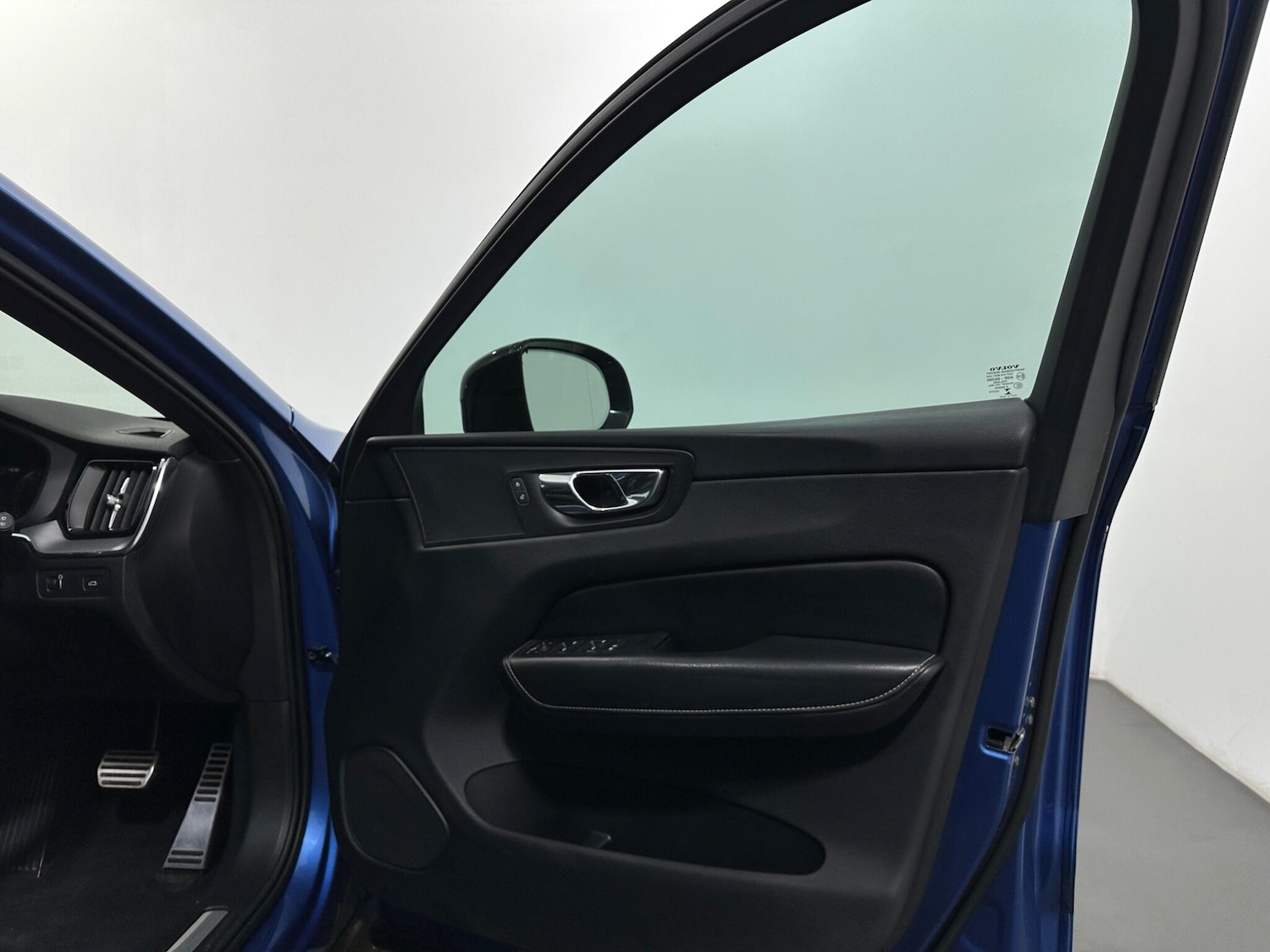 Used Volvo XC60 2018 for sale - 78007305: Photo 32