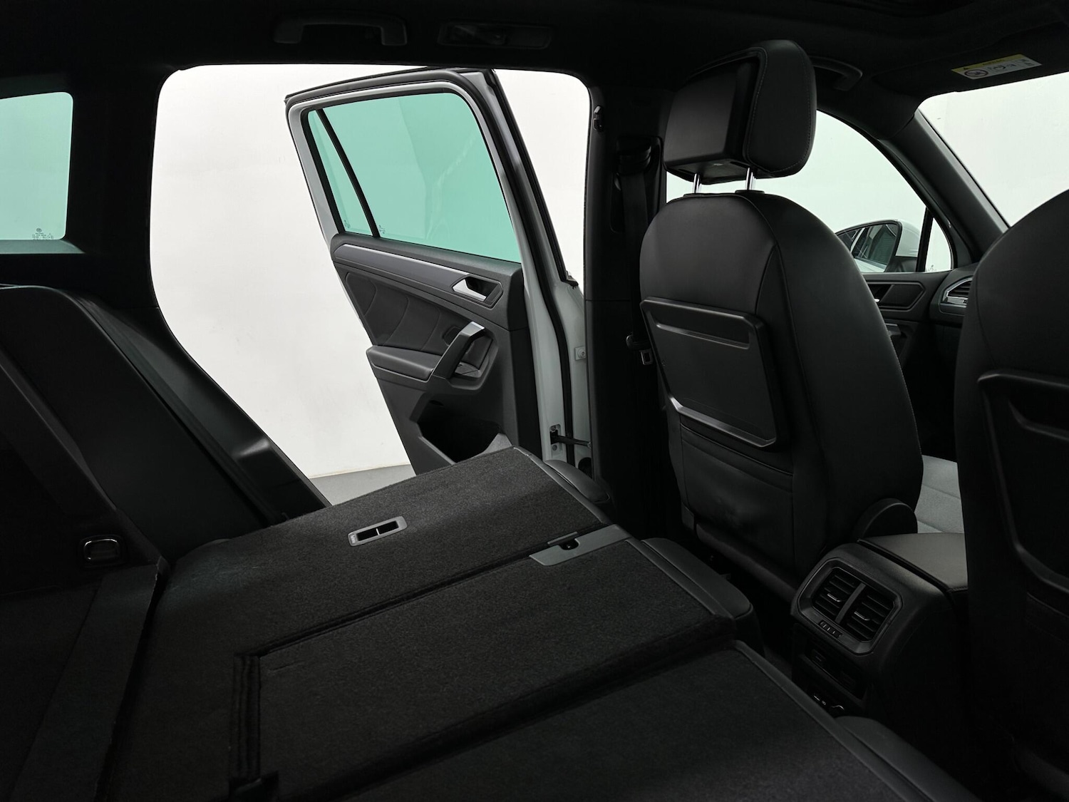 Used Volkswagen Tiguan 2020 for sale - 76913653: Photo 46