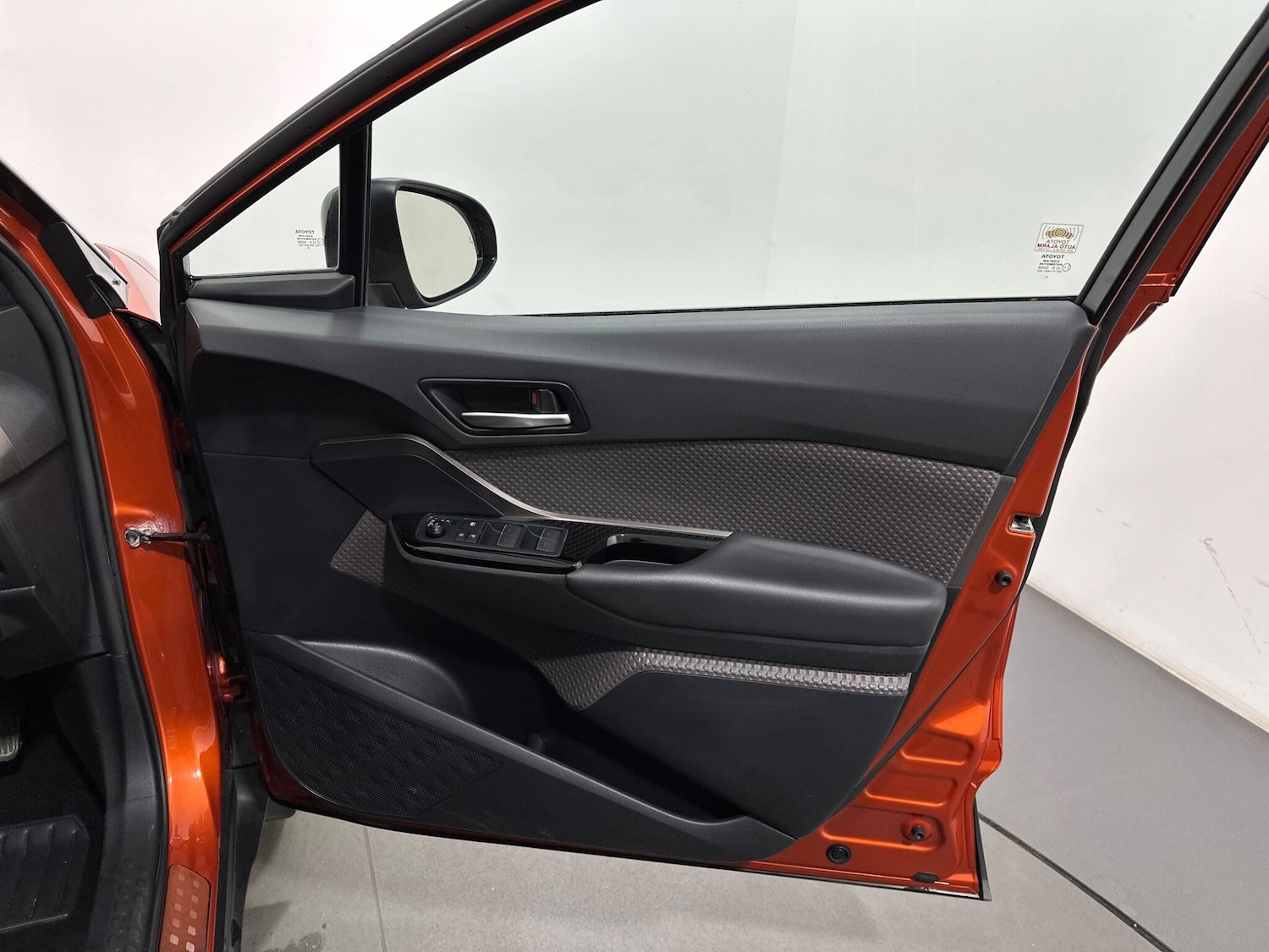 Used Toyota C-HR 2020 for sale - 77559665: Photo 32