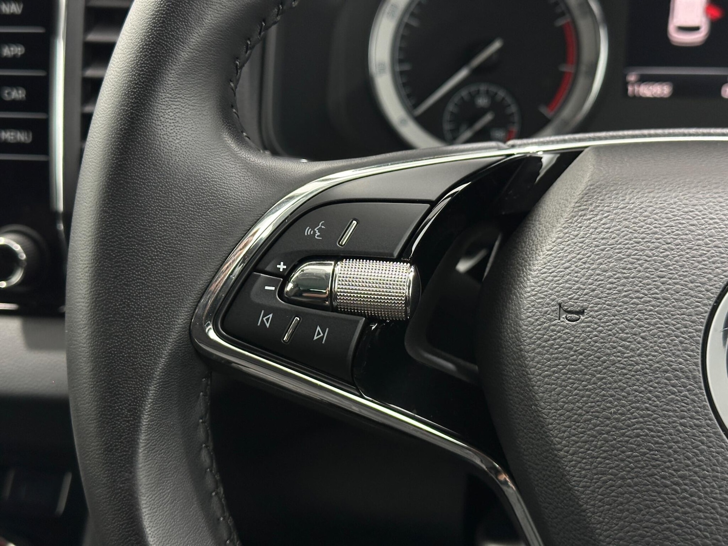 Used Skoda Karoq 2022 for sale - 76878933: Photo 14