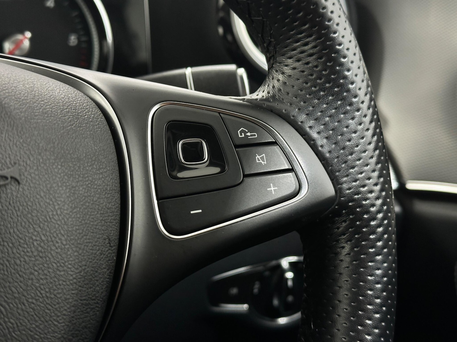 Used Mercedes-Benz E Class for sale - 77807610: Photo 15