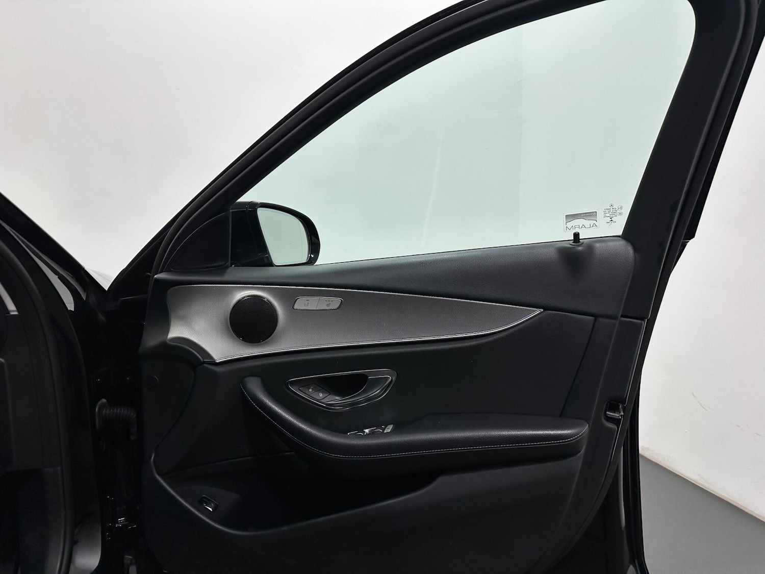 Used Mercedes-Benz E Class for sale - 77807610: Photo 34