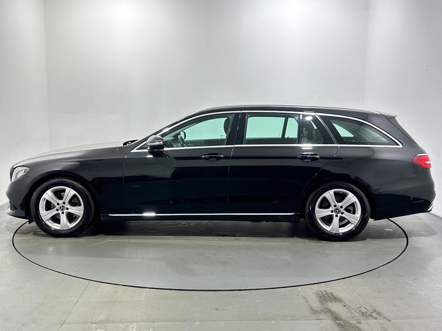 Used Mercedes-Benz E Class for sale - 77807610: Photo 5