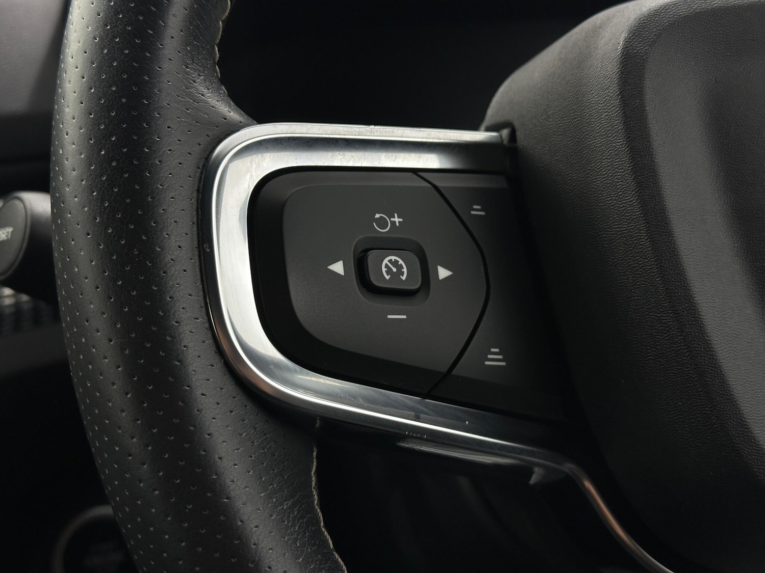 Used Volvo XC40 for sale - 78136090: Photo 14