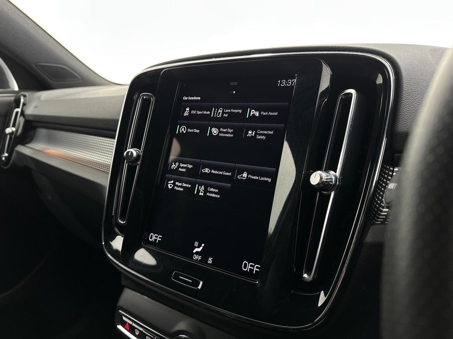 Used Volvo XC40 for sale - 78136090: Photo 24