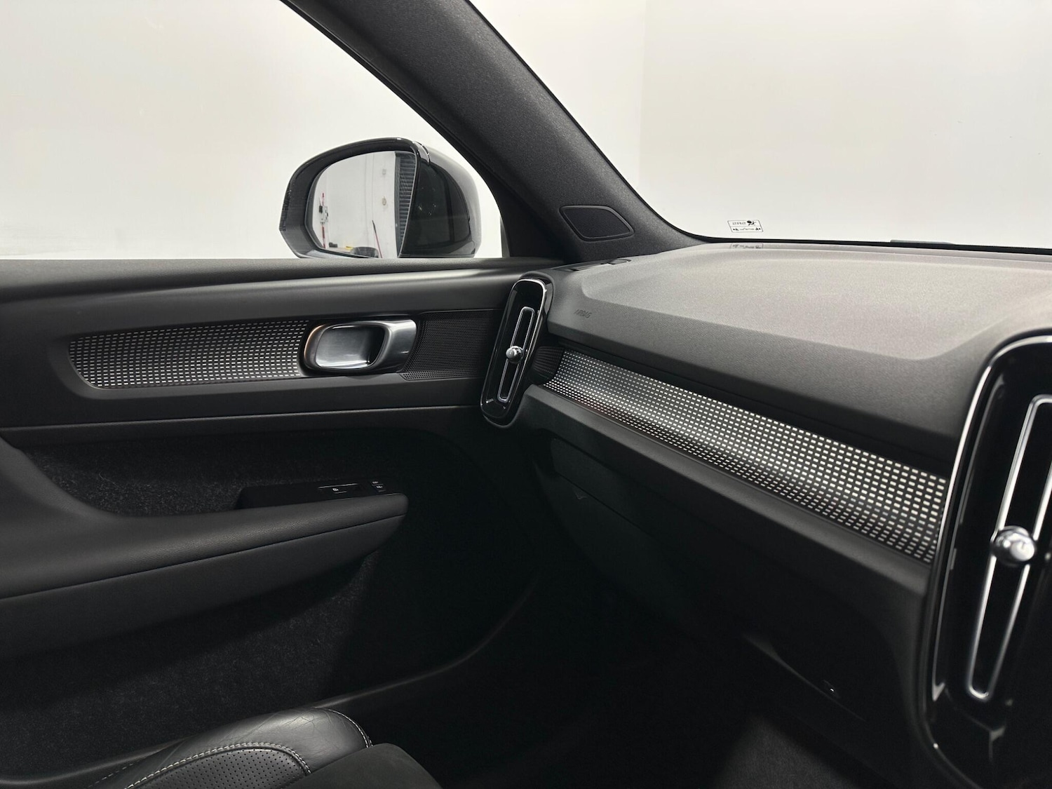 Used Volvo XC40 for sale - 78136090: Photo 25