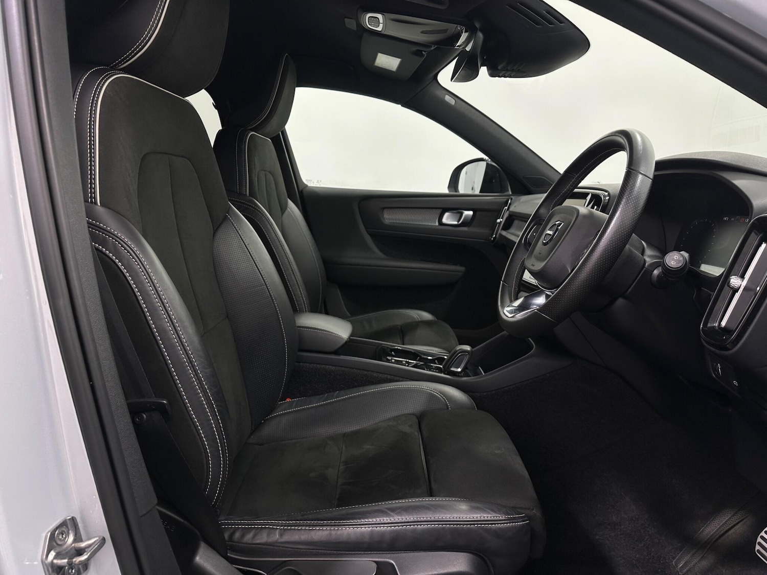 Used Volvo XC40 for sale - 78136090: Photo 29