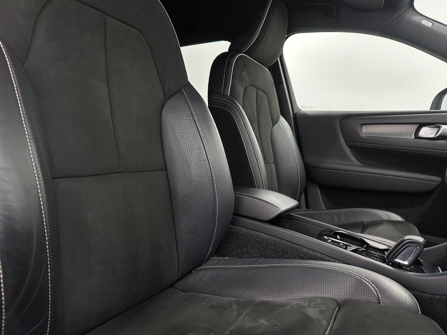 Used Volvo XC40 for sale - 78136090: Photo 30