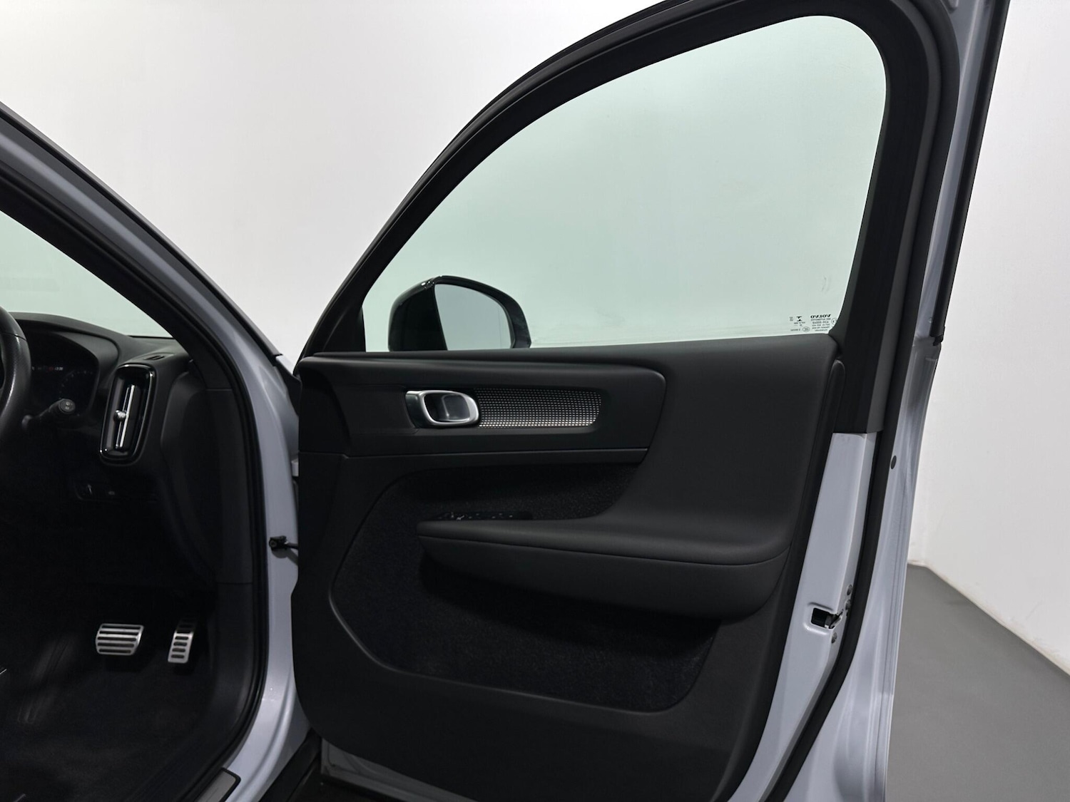 Used Volvo XC40 for sale - 78136090: Photo 32
