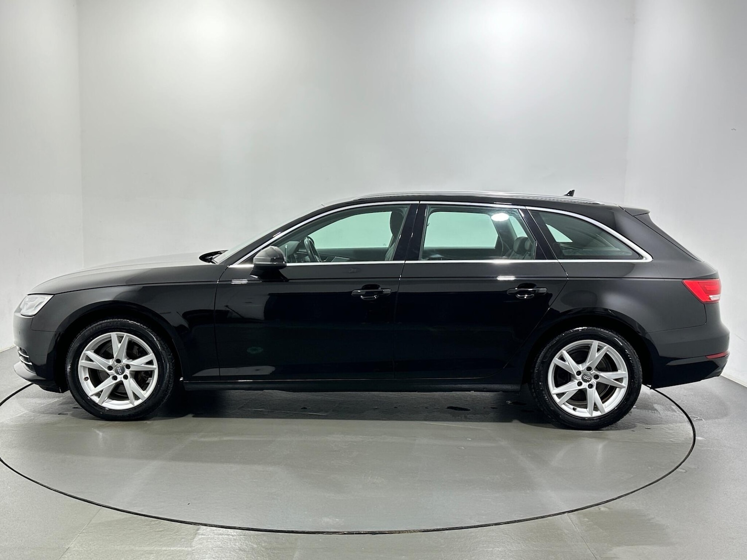 Used Audi A4 2018 for sale - 77440244: Photo 5