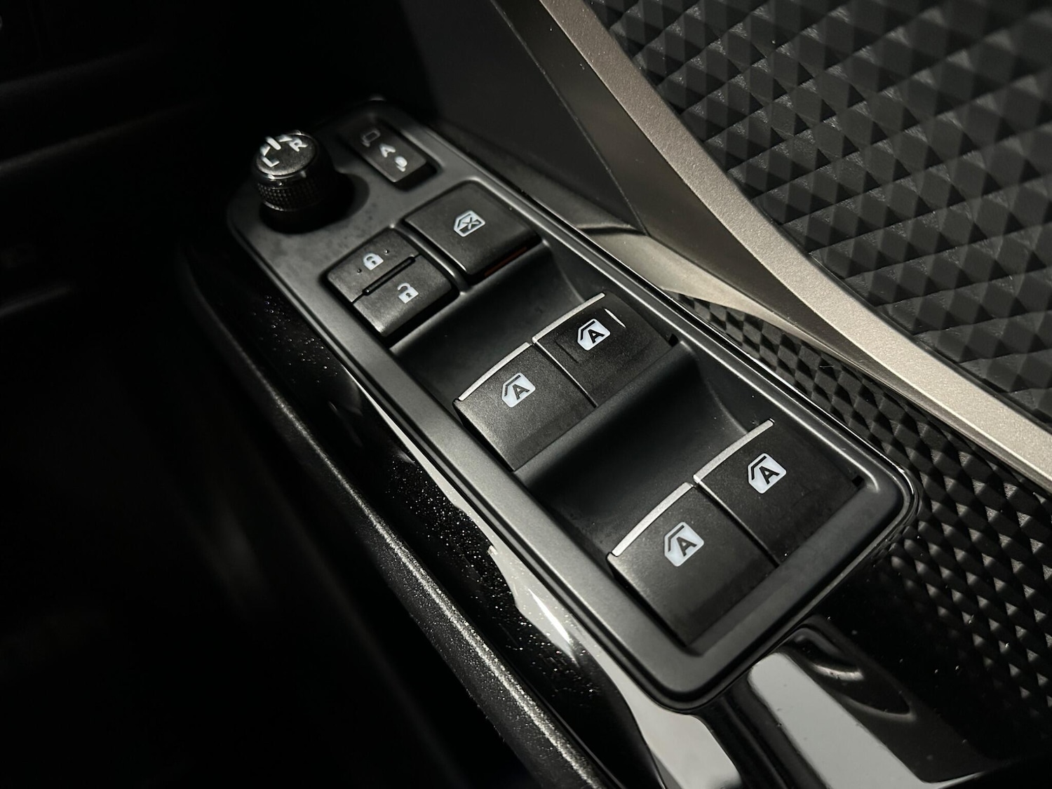 Used Toyota C-HR 2019 for sale - 77352047: Photo 18