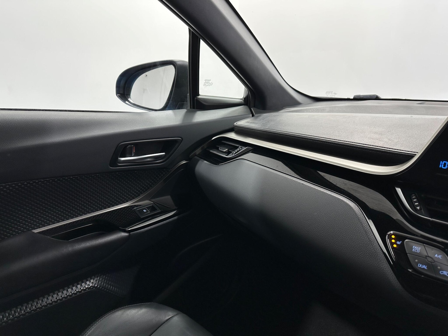 Used Toyota C-HR 2019 for sale - 77352047: Photo 24