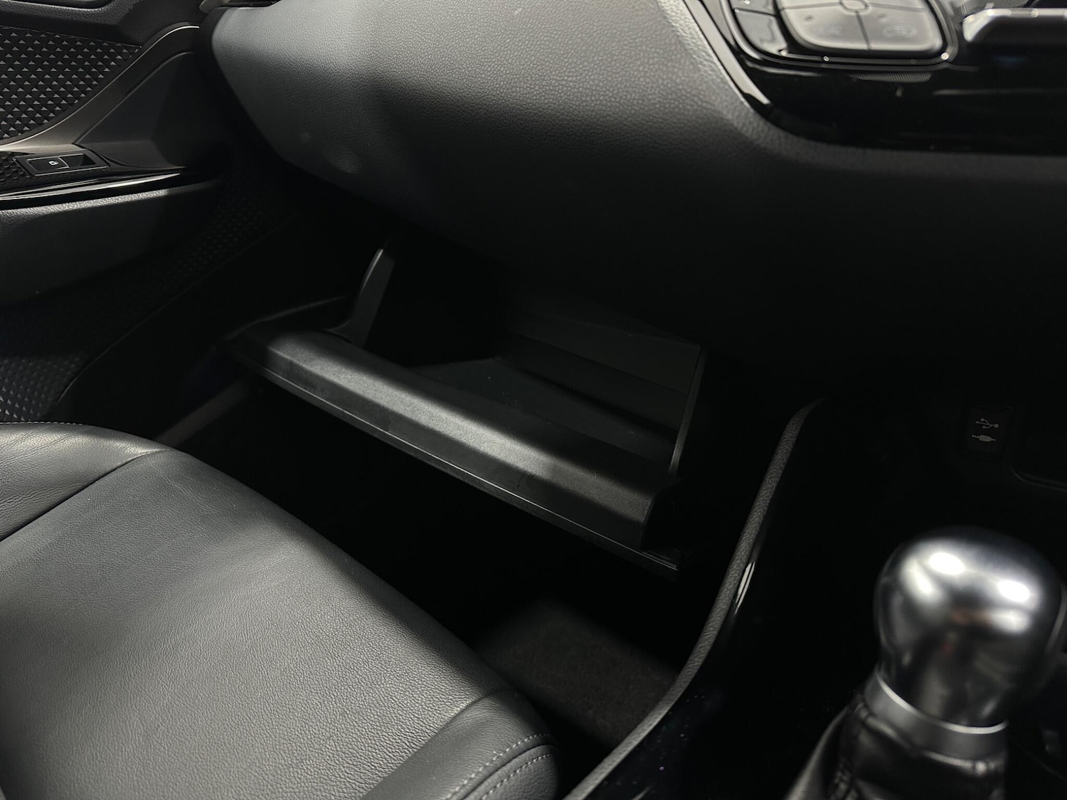 Used Toyota C-HR 2019 for sale - 77352047: Photo 25