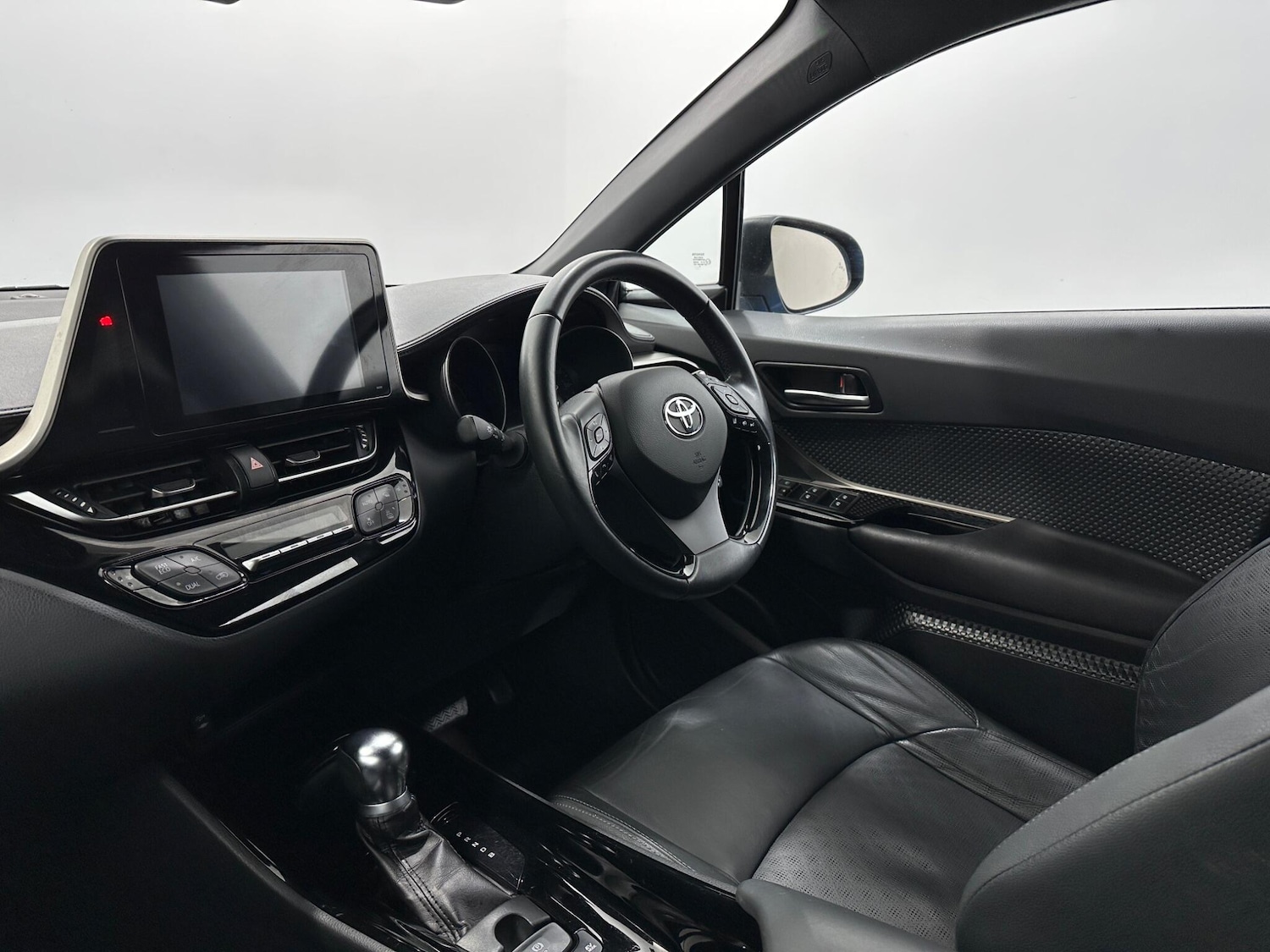 Used Toyota C-HR 2019 for sale - 77352047: Photo 28