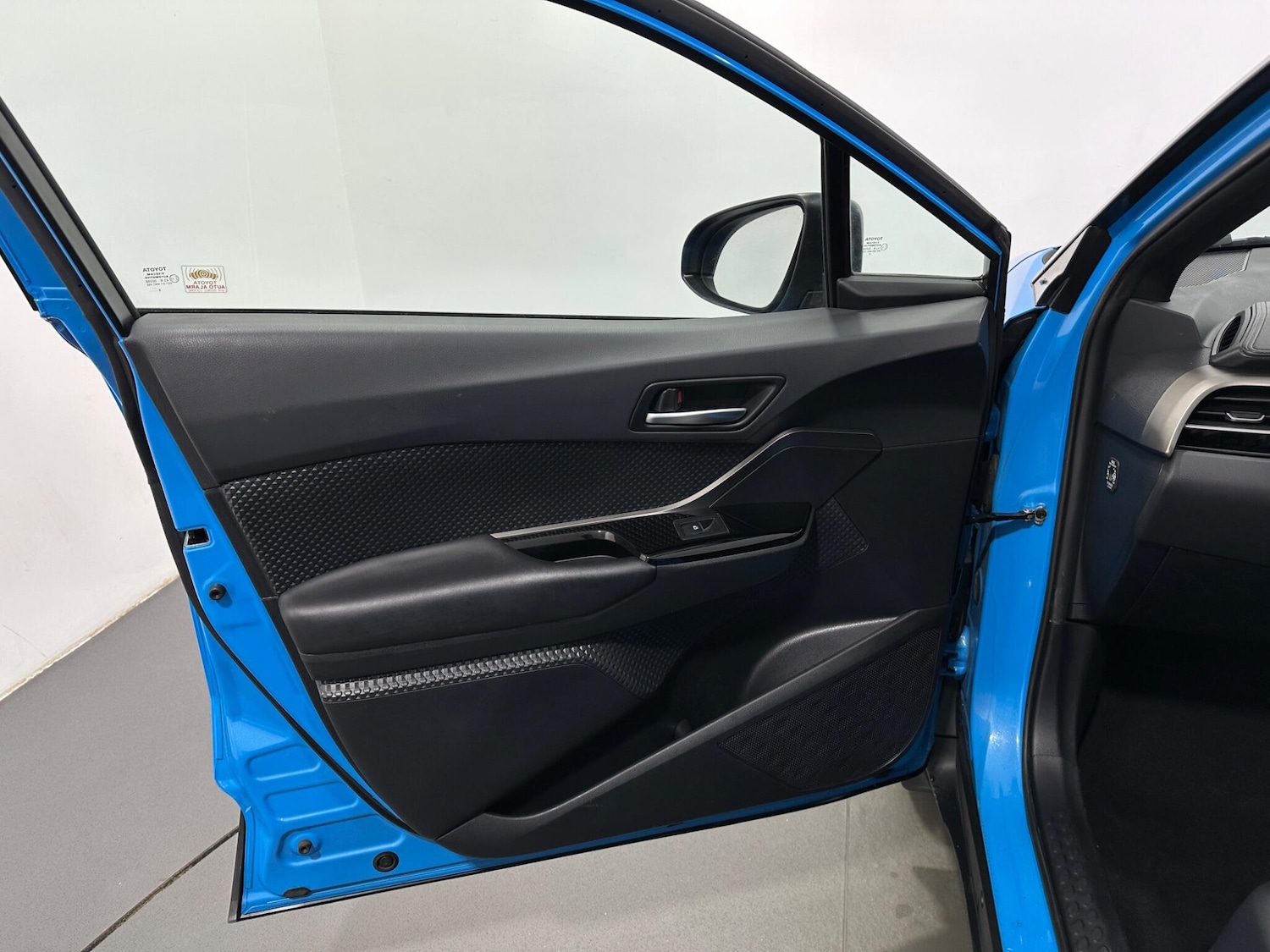 Used Toyota C-HR 2019 for sale - 77352047: Photo 34