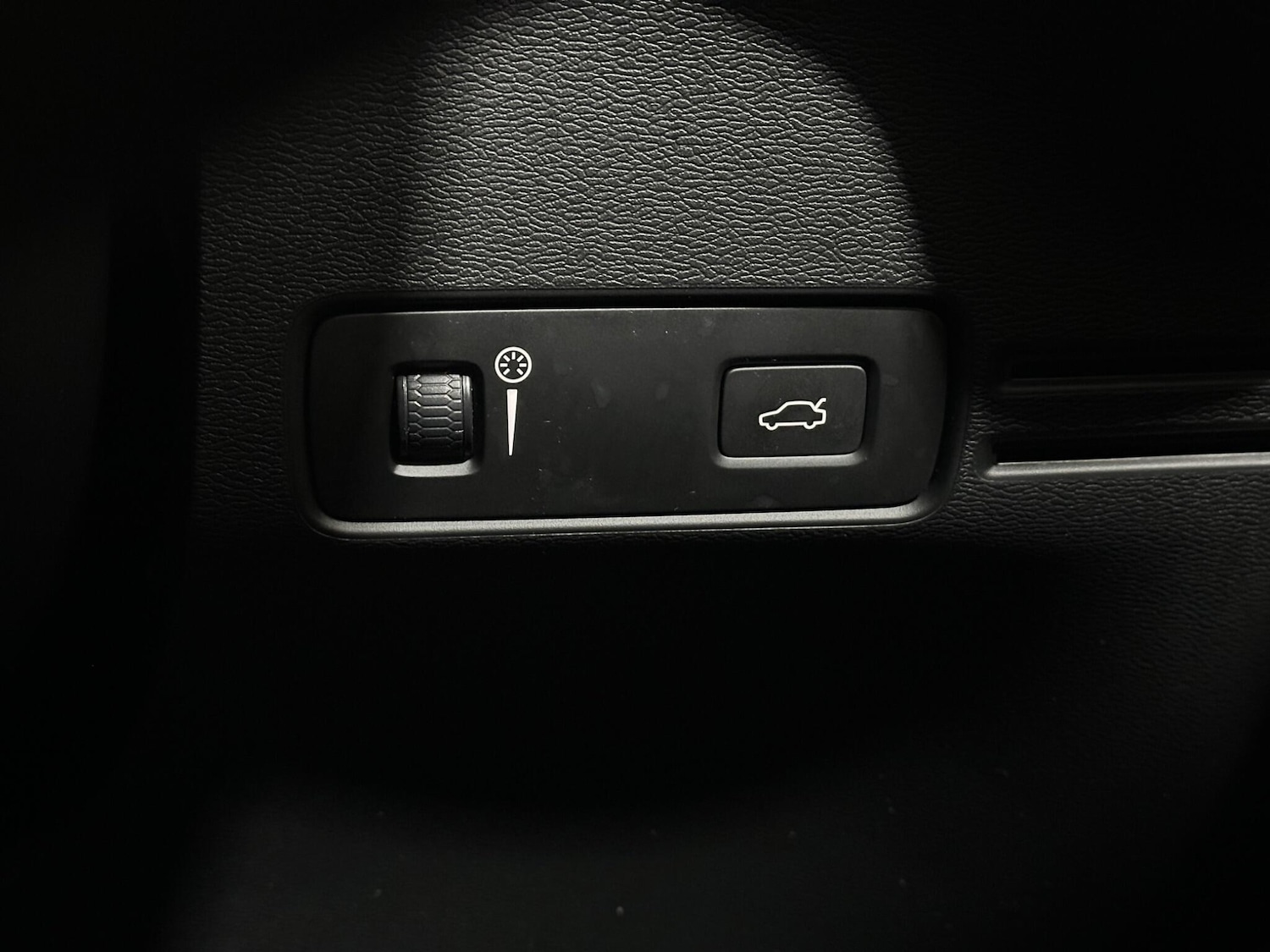 Used Volvo XC40 2020 for sale - 76878866: Photo 17