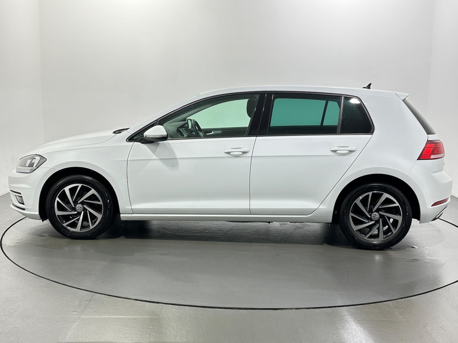 Used Volkswagen Golf 2019 for sale - 76878481: Photo 5