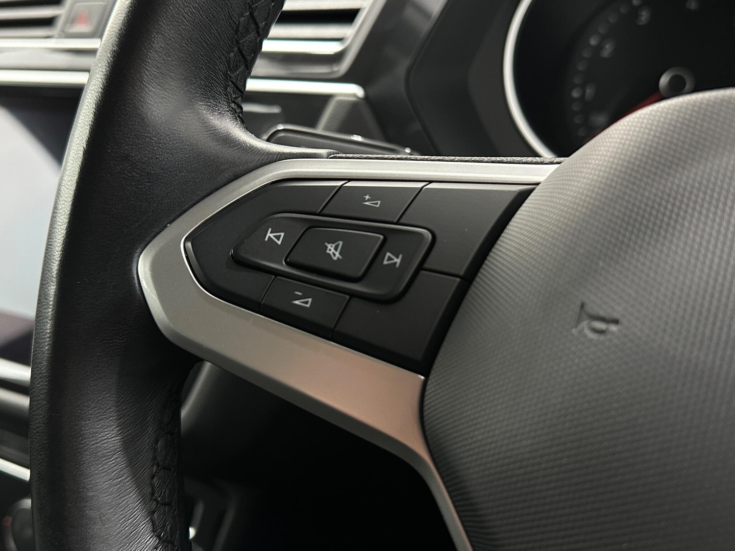 Used Volkswagen Tiguan 2021 for sale - 76878529: Photo 14