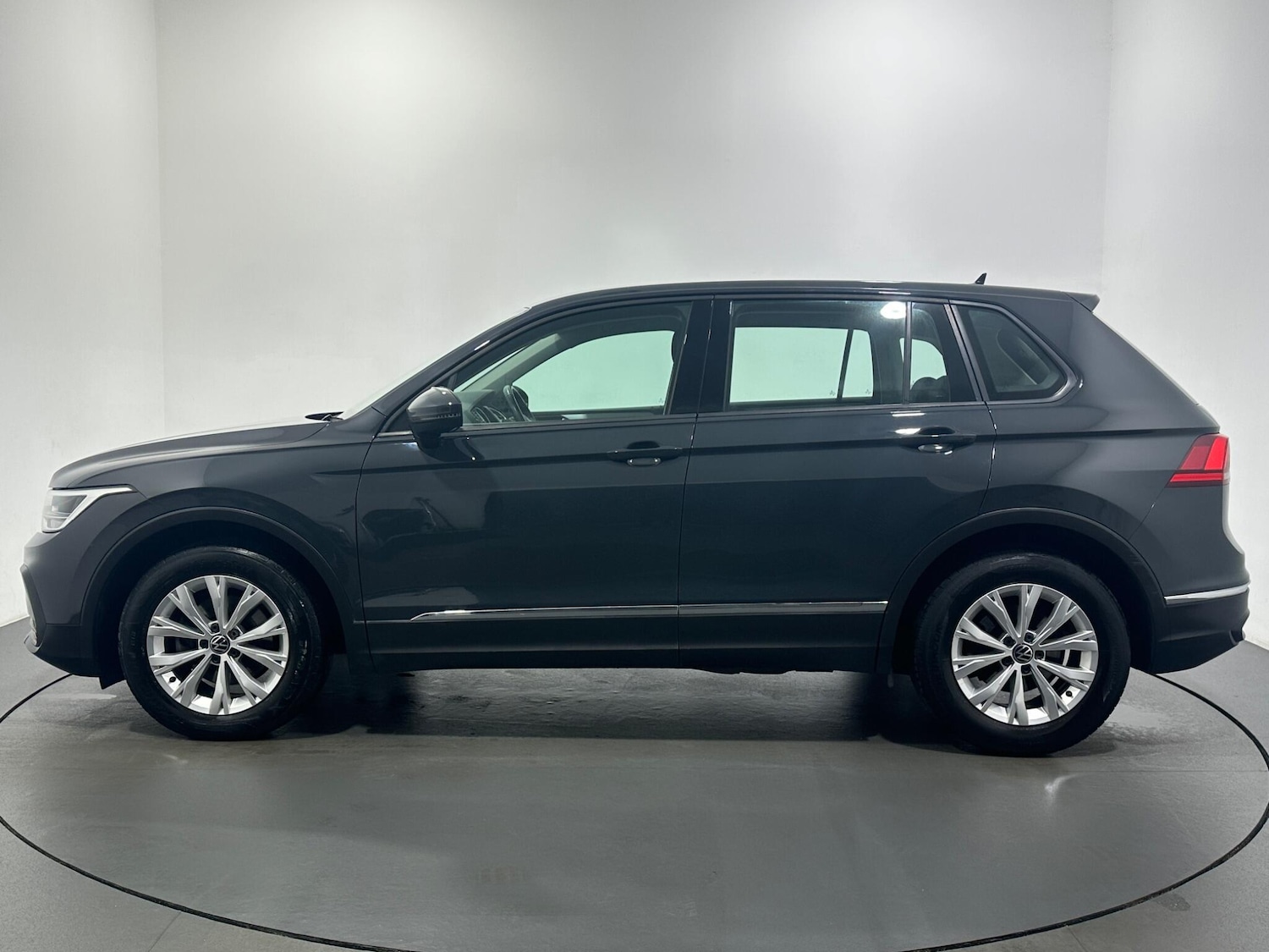Used Volkswagen Tiguan 2021 for sale - 76878529: Photo 5