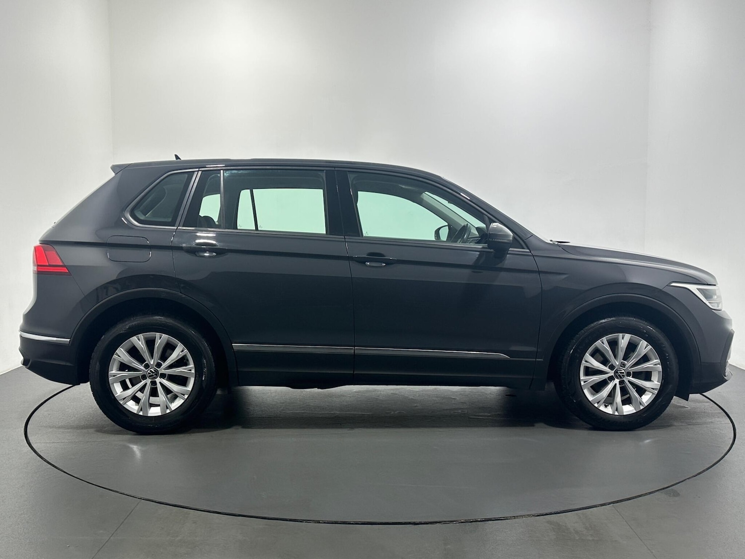 Used Volkswagen Tiguan 2021 for sale - 76878529: Photo 9