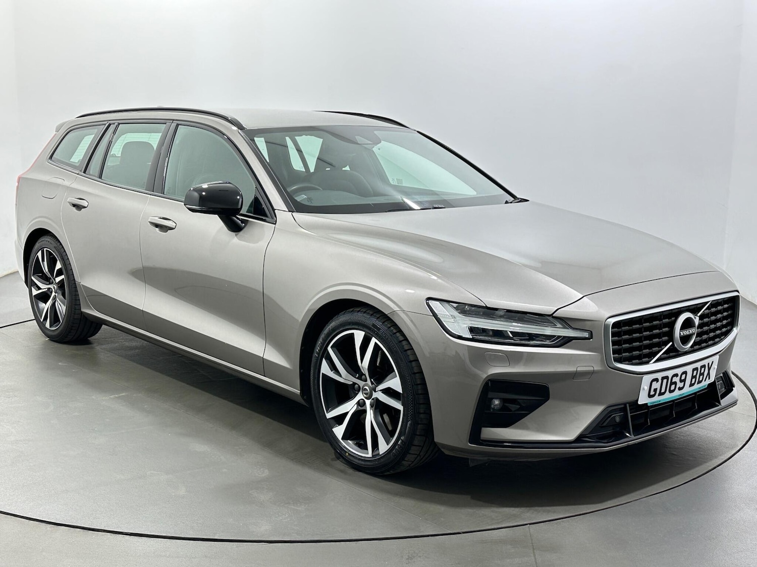 Used Volvo V60 2019 for sale - 78157452: Photo 1