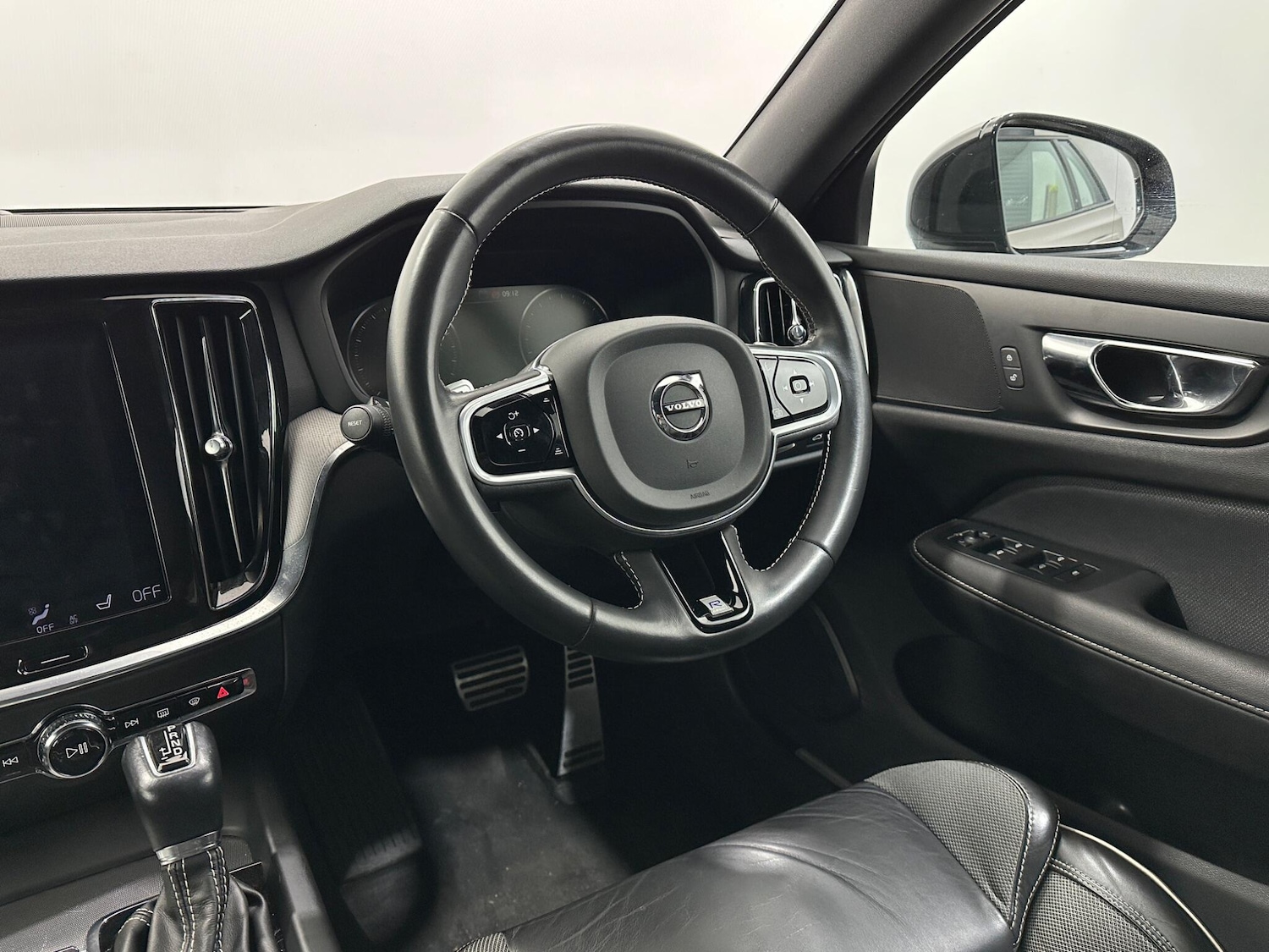Used Volvo V60 2019 for sale - 78157452: Photo 11
