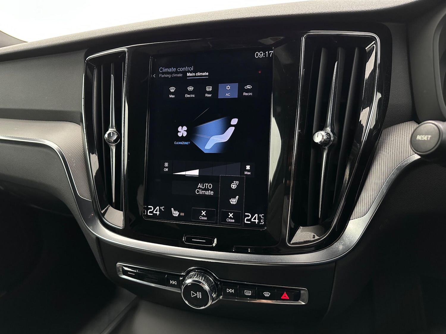 Used Volvo V60 2019 for sale - 78157452: Photo 22