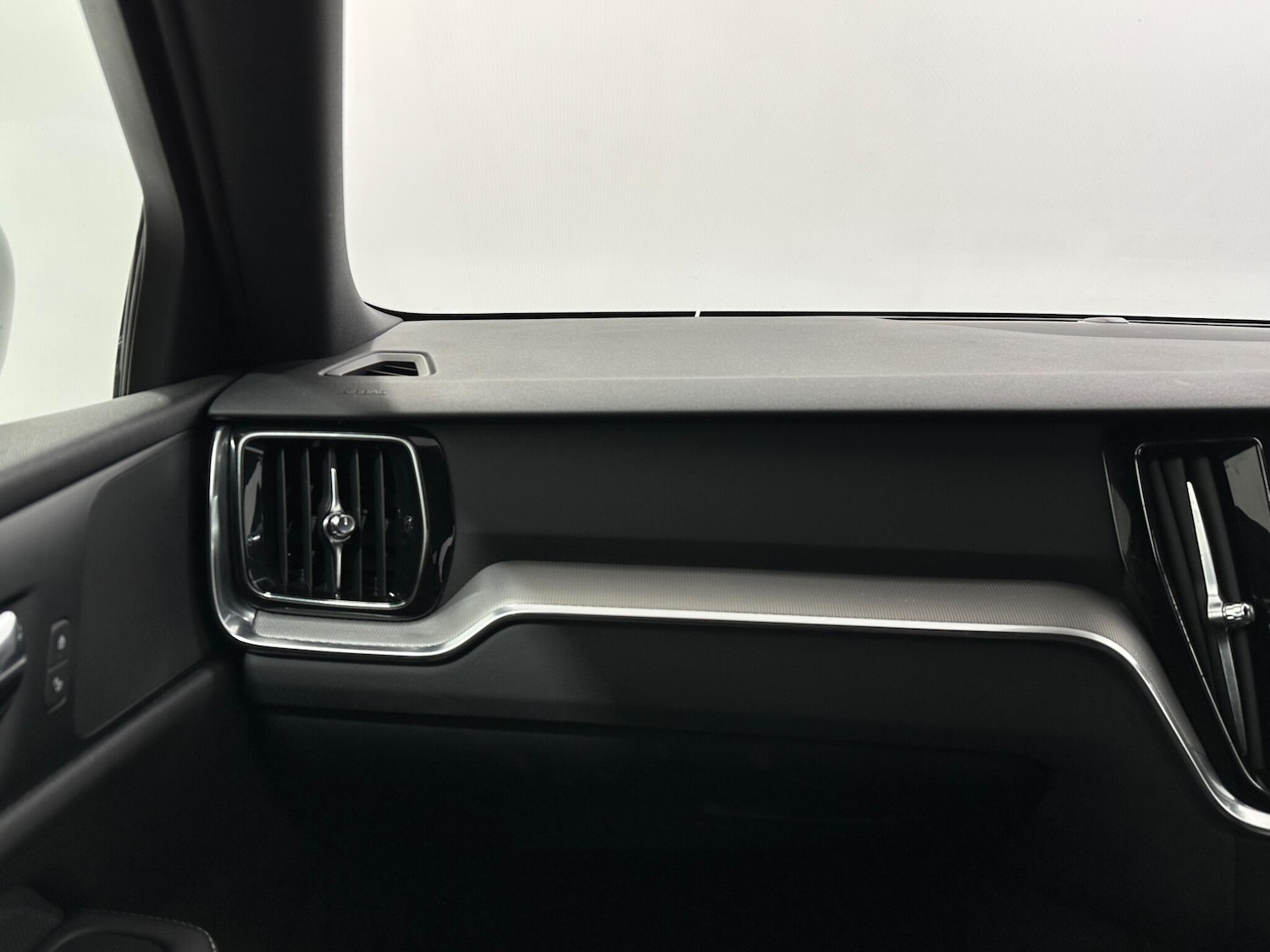 Used Volvo V60 2019 for sale - 78157452: Photo 28