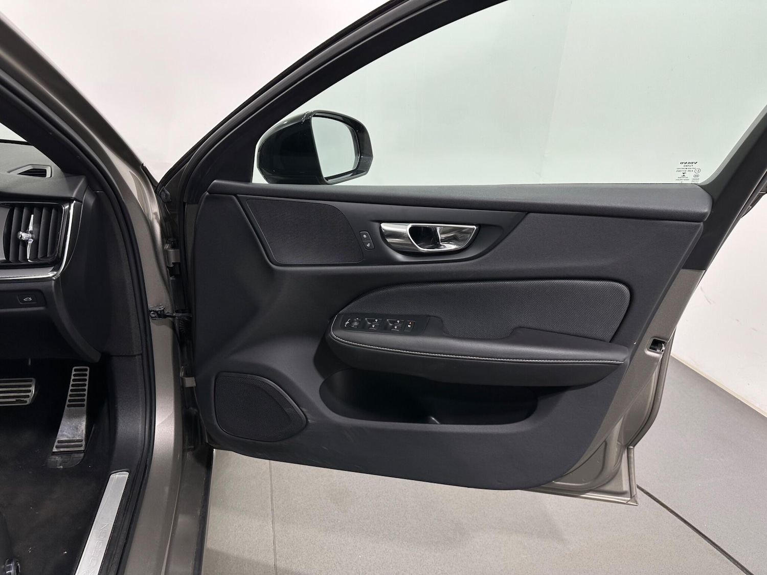 Used Volvo V60 2019 for sale - 78157452: Photo 33