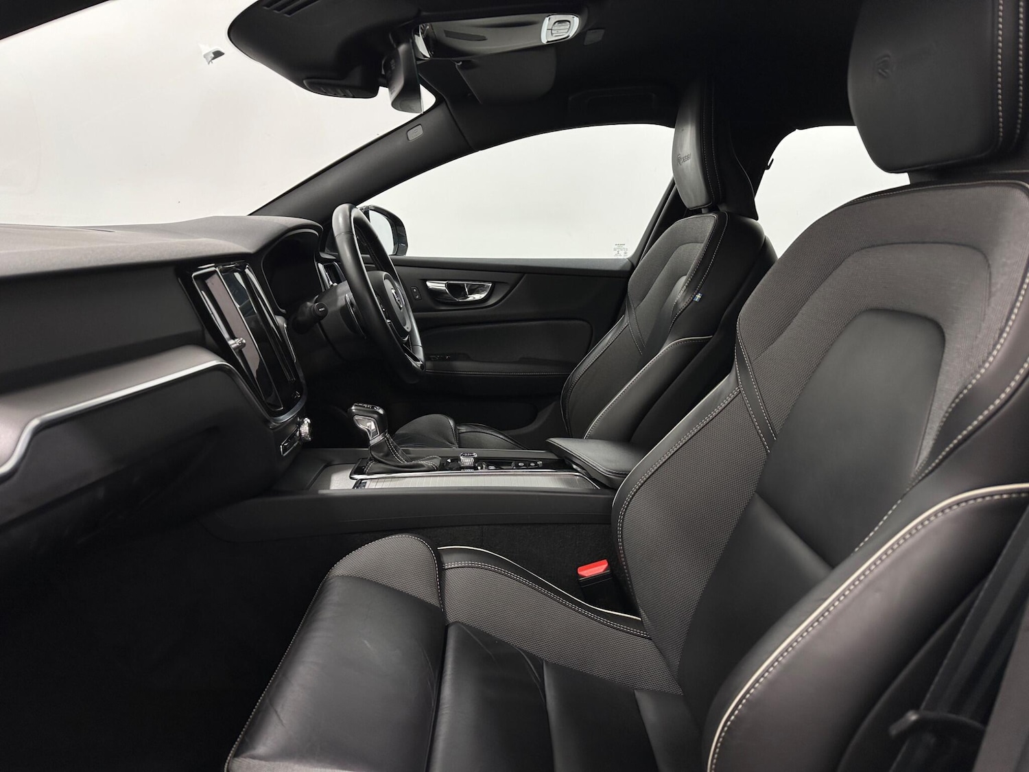 Used Volvo V60 2019 for sale - 78157452: Photo 34