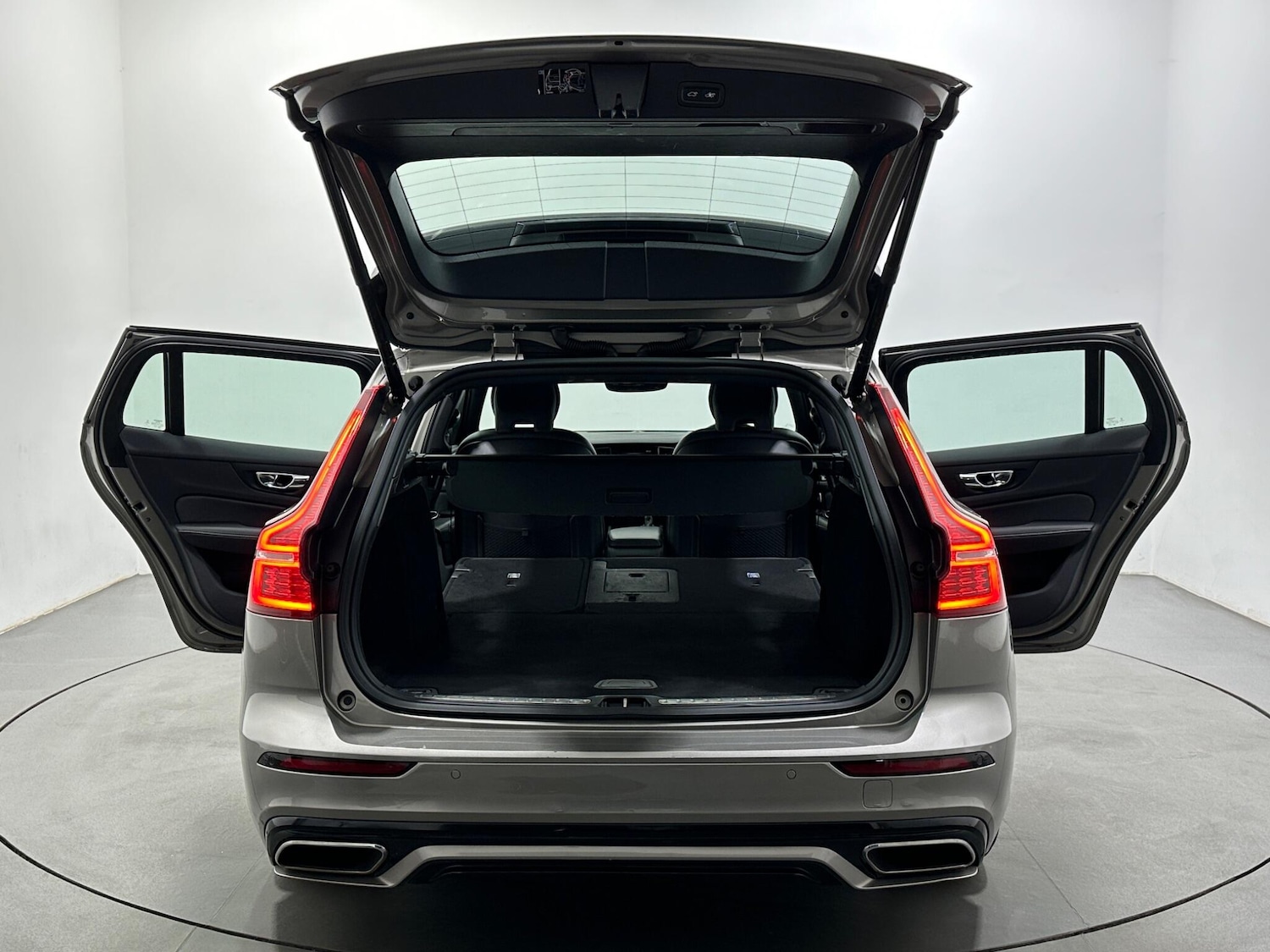 Used Volvo V60 2019 for sale - 78157452: Photo 43