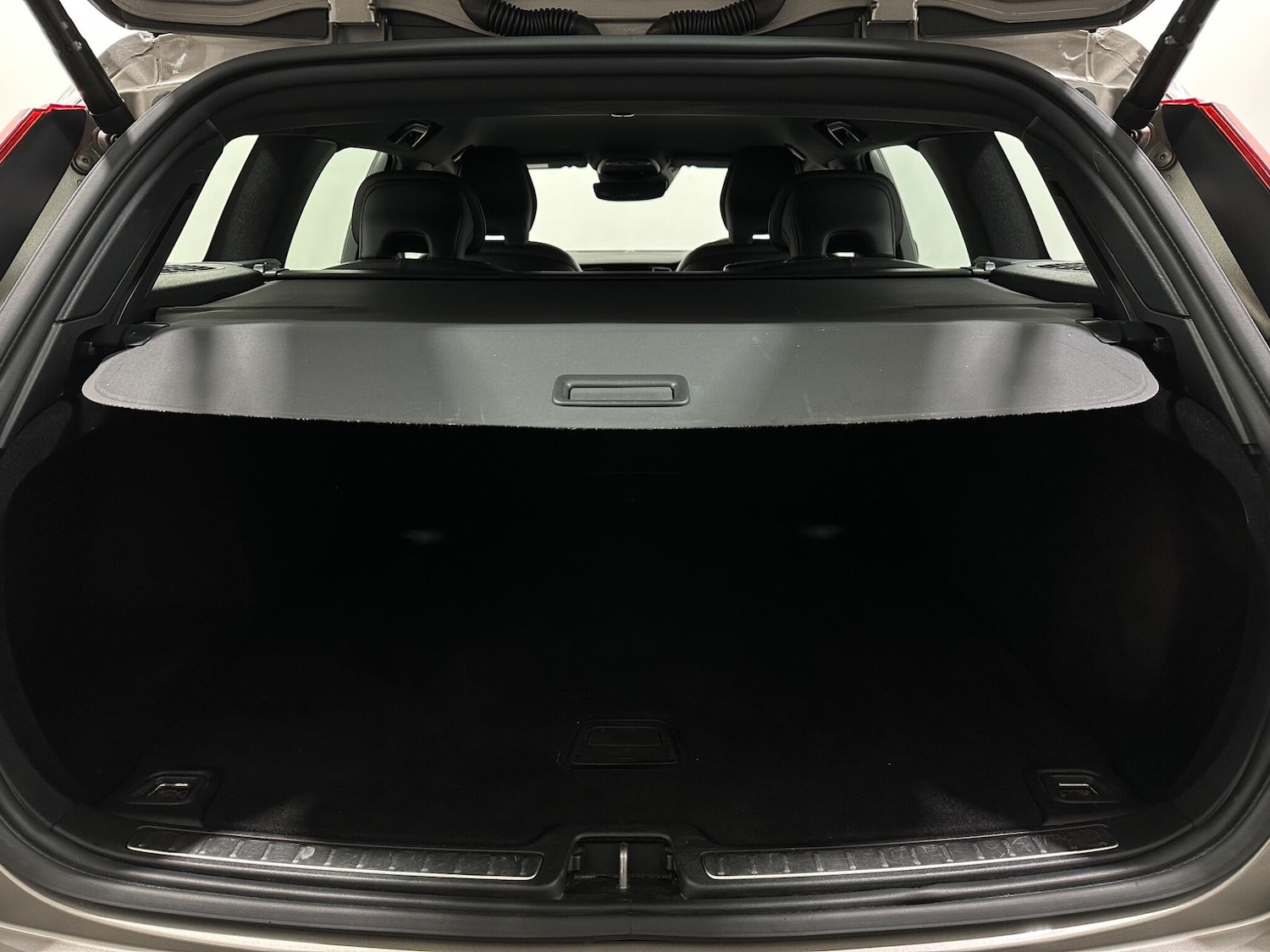 Used Volvo V60 2019 for sale - 78157452: Photo 46