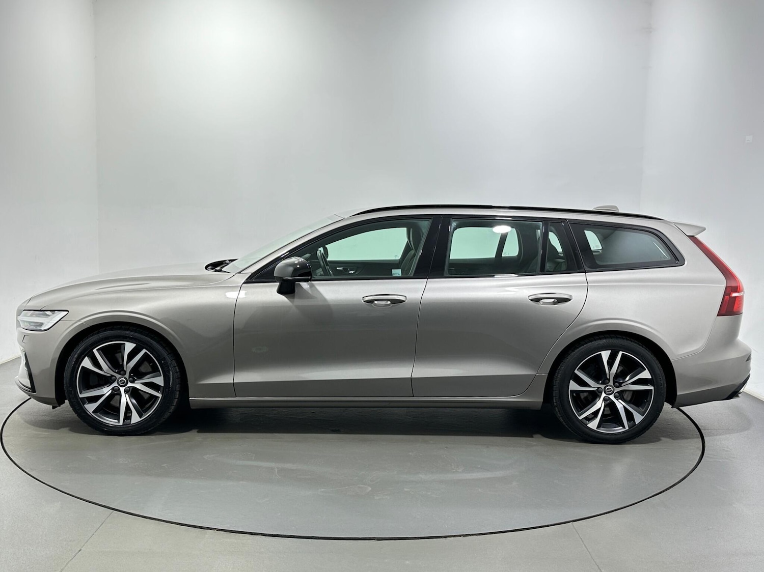 Used Volvo V60 2019 for sale - 78157452: Photo 5