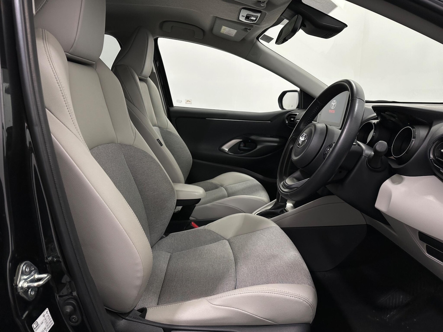 Used Toyota Yaris 2022 for sale - 76878586: Photo 25