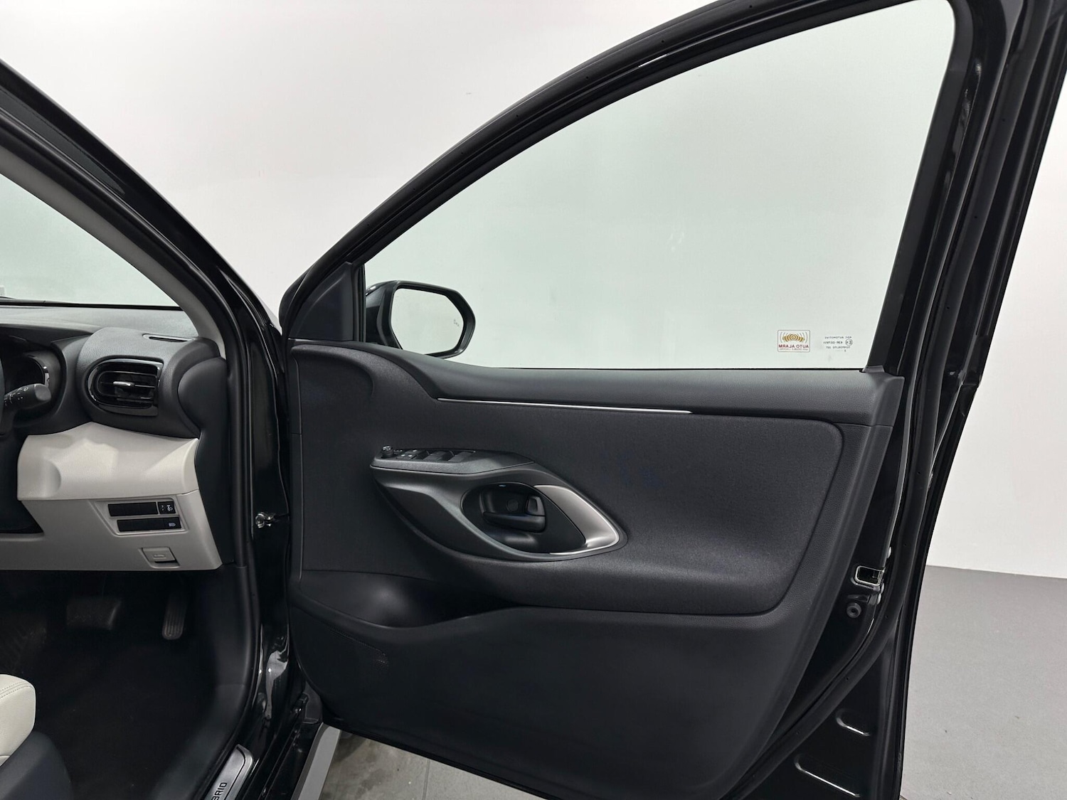 Used Toyota Yaris 2022 for sale - 76878586: Photo 28