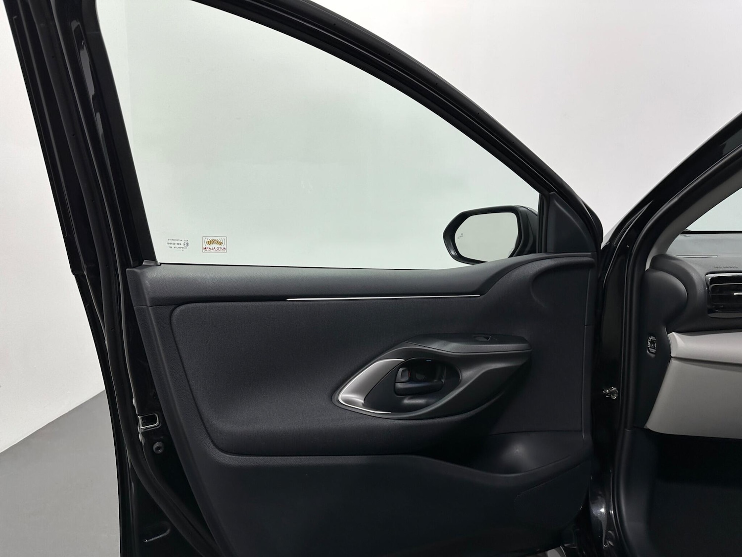 Used Toyota Yaris 2022 for sale - 76878586: Photo 32