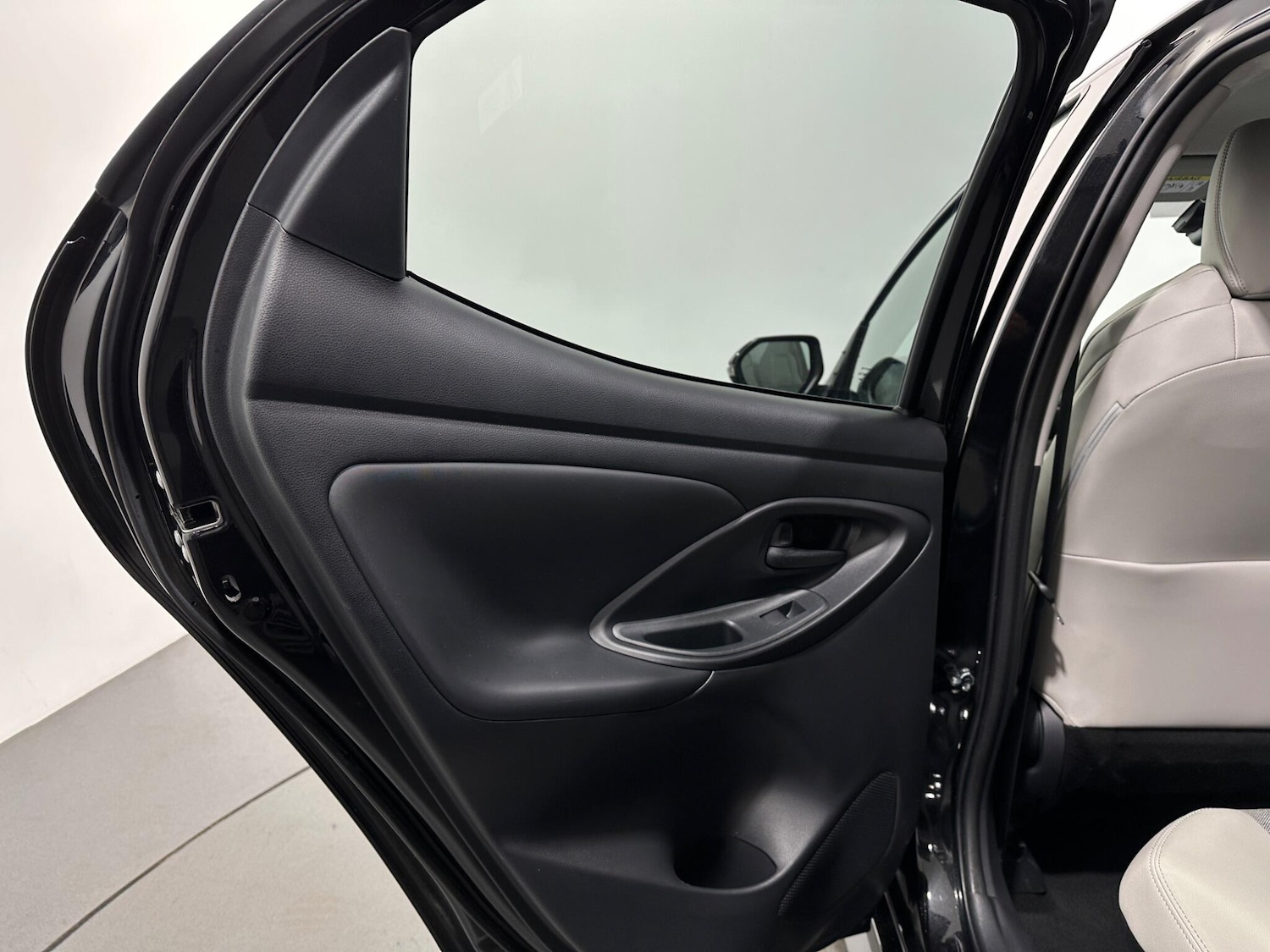 Used Toyota Yaris 2022 for sale - 76878586: Photo 35