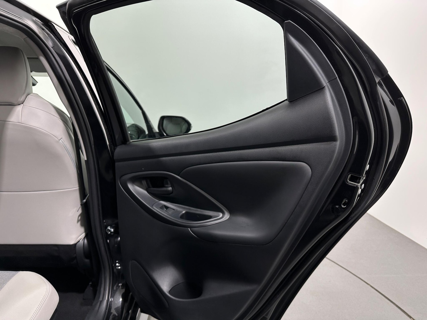 Used Toyota Yaris 2022 for sale - 76878586: Photo 38